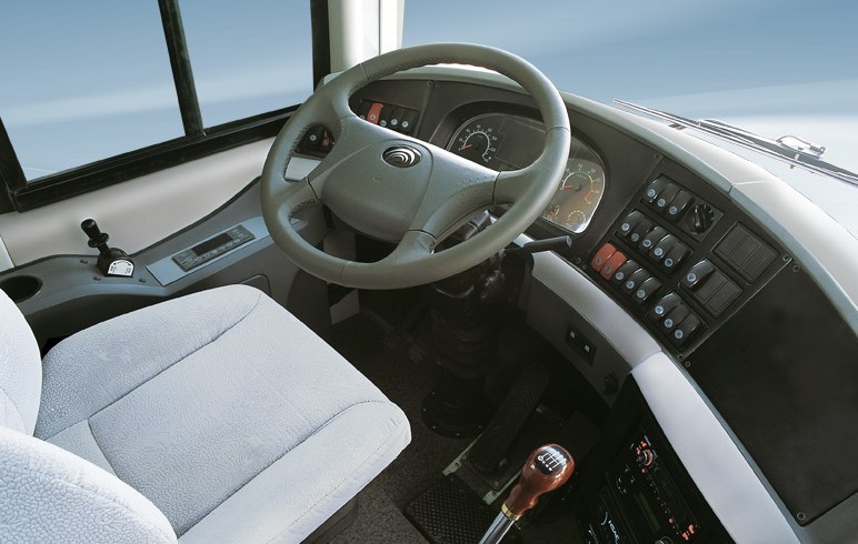 Imagess/bus16-2.jpg